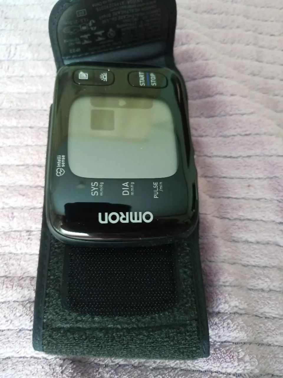 Medidor de pressão de pulso OMRON - Foto 3