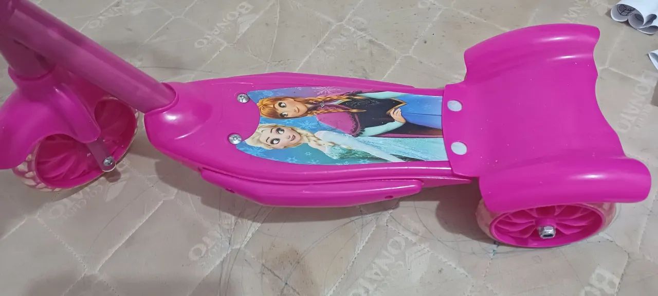Patinete Infantil Frozen com Cesto novo  - Foto 5