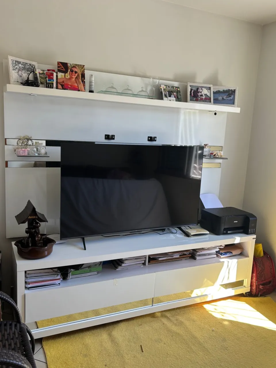 Painel para TV com luminária lateral 