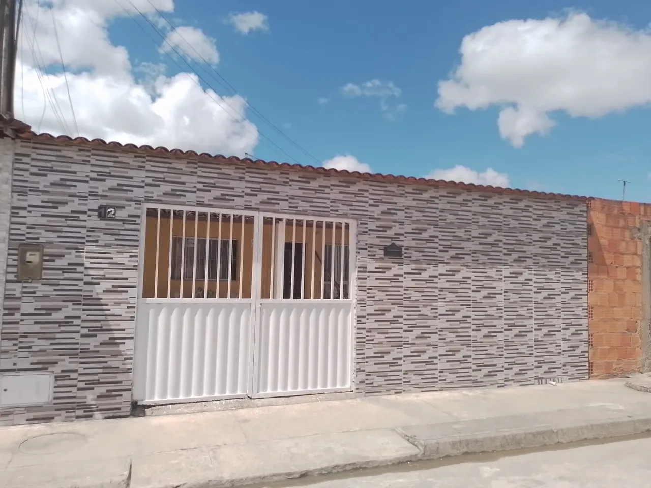Casa com piscina no Jarbas Oiticica