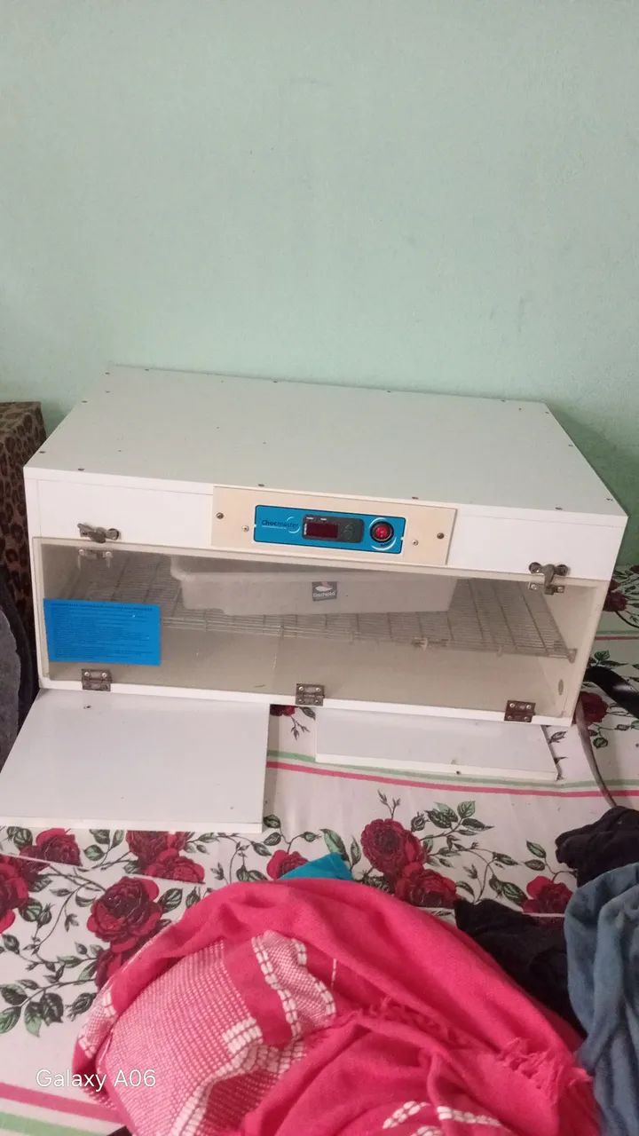 Vendo chocadeira 120 ovos 
