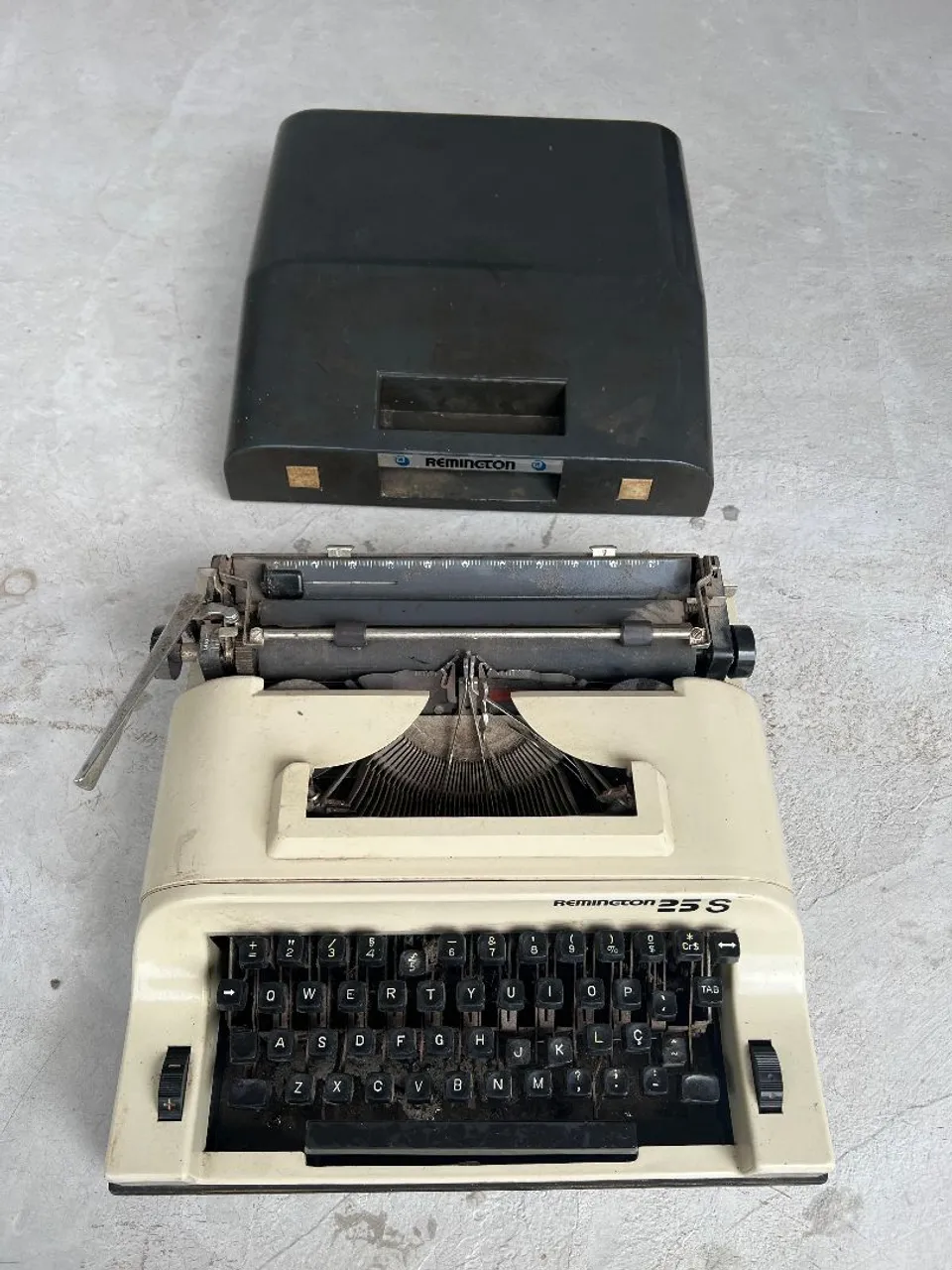 Máquina de Escrever Remington 25S