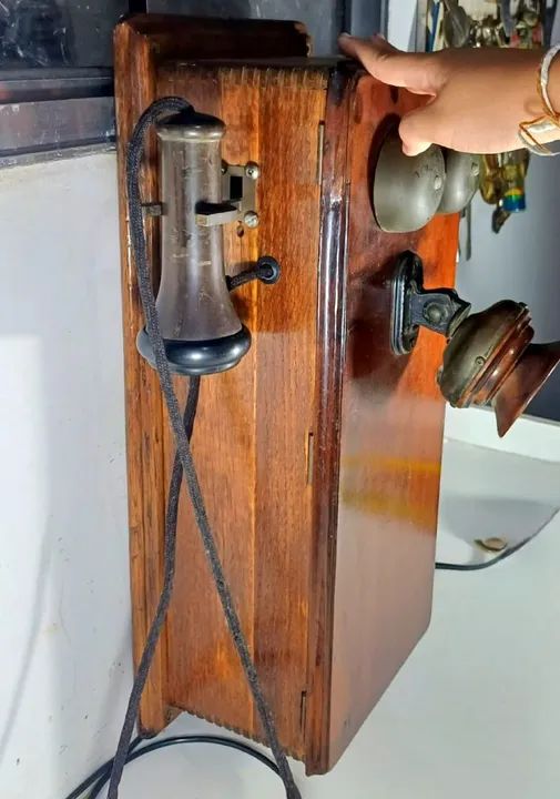 Telefone Fixo Antigo de Parede - Vintage sem testar - SOMENTE DECORAÇÃO  - Foto 2
