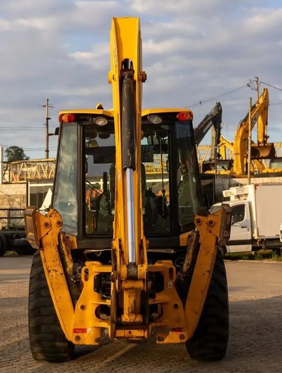 Retroescavadeira JCB 2017 