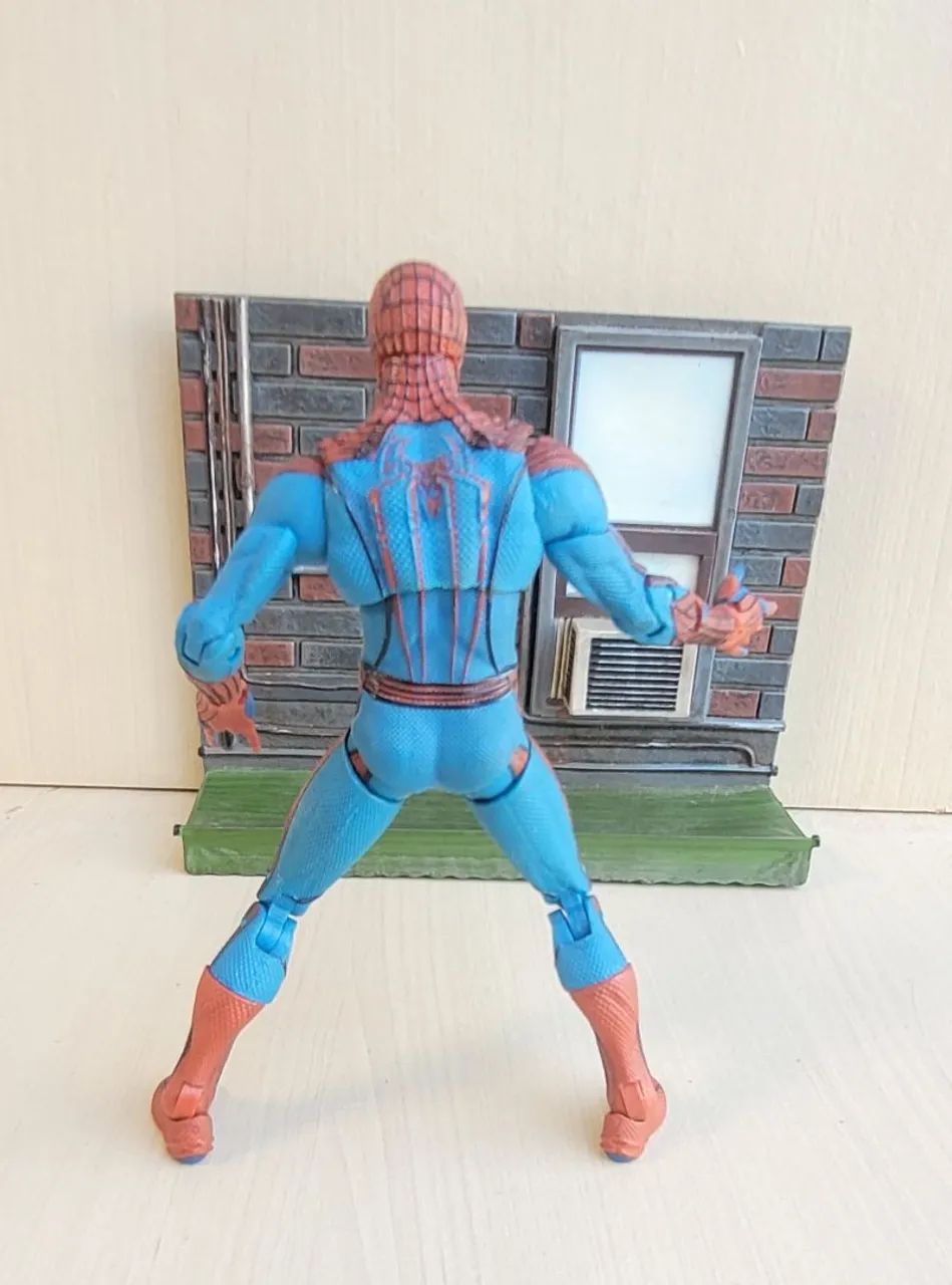 Amazing Spiderman Marvel Diamond Select Toys  - Foto 4