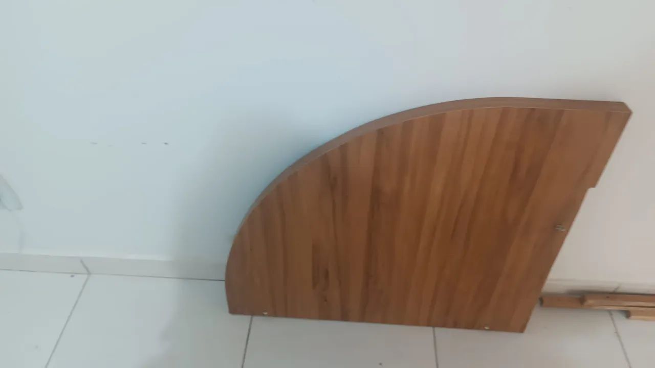 Prateleira de madeira em formato de arco - Foto 3