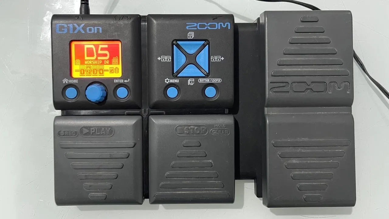 Pedaleira Zoom G1Xon