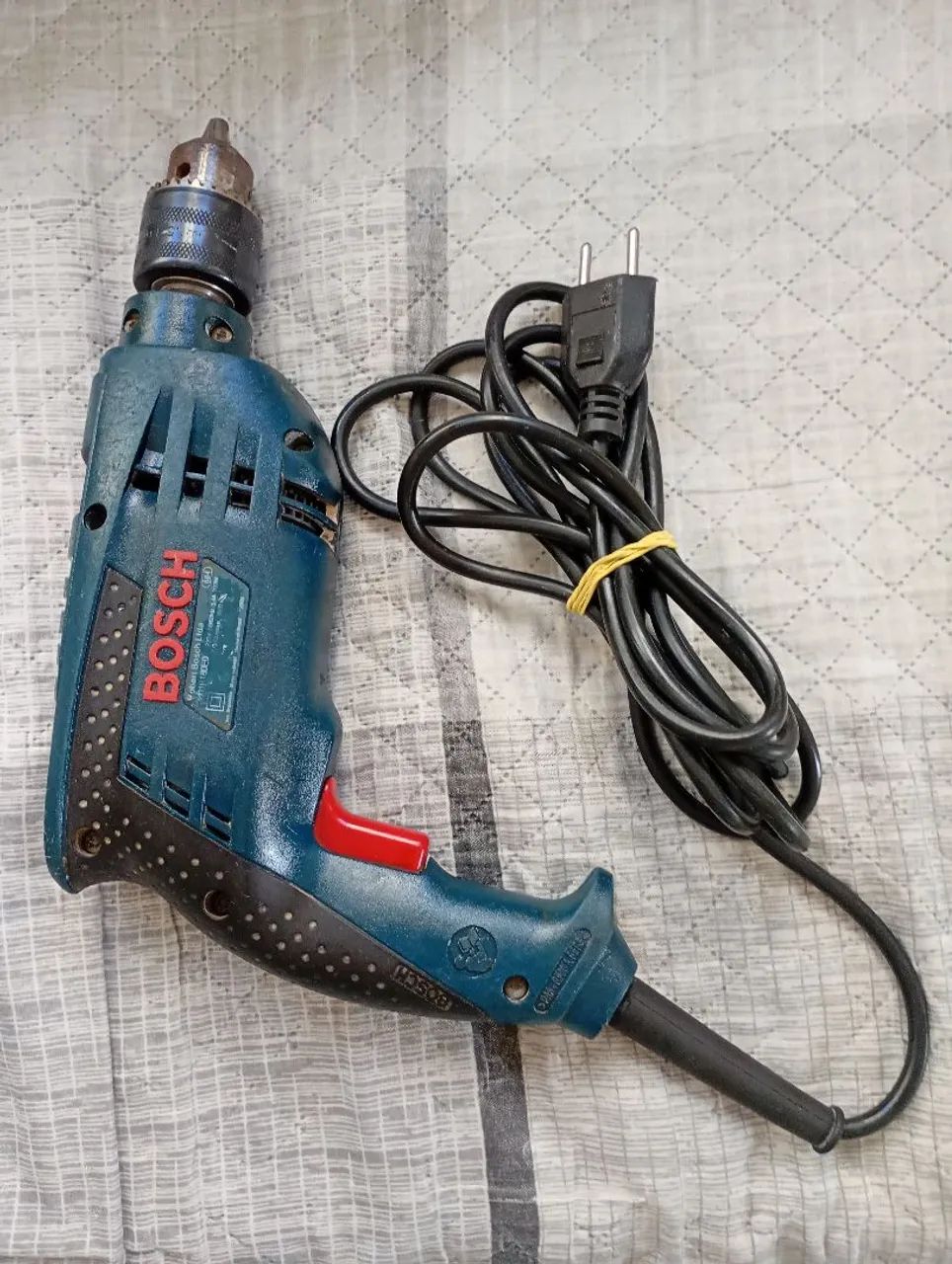 Furadeira Bosch Profissional 750 W