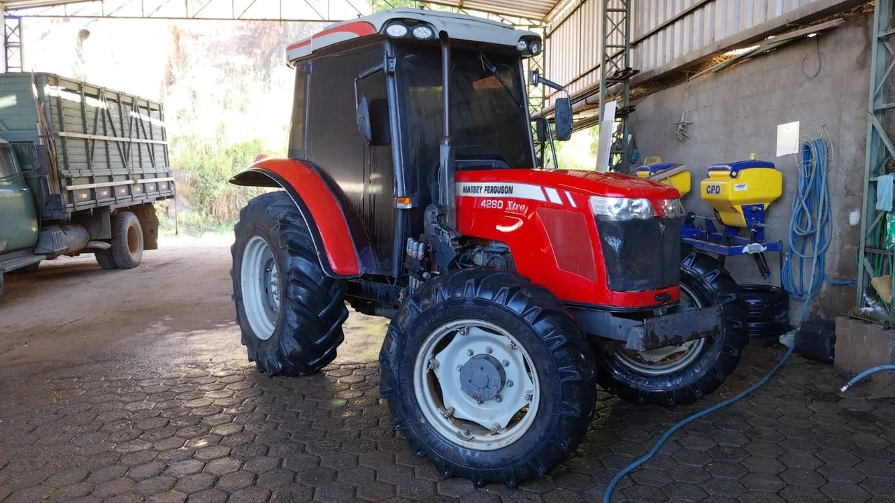 Trator novo