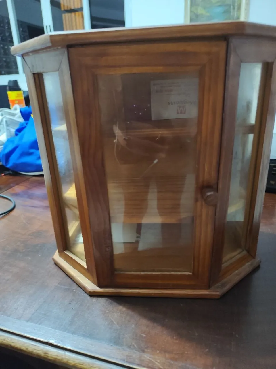 Vitrine de madeira para decoração