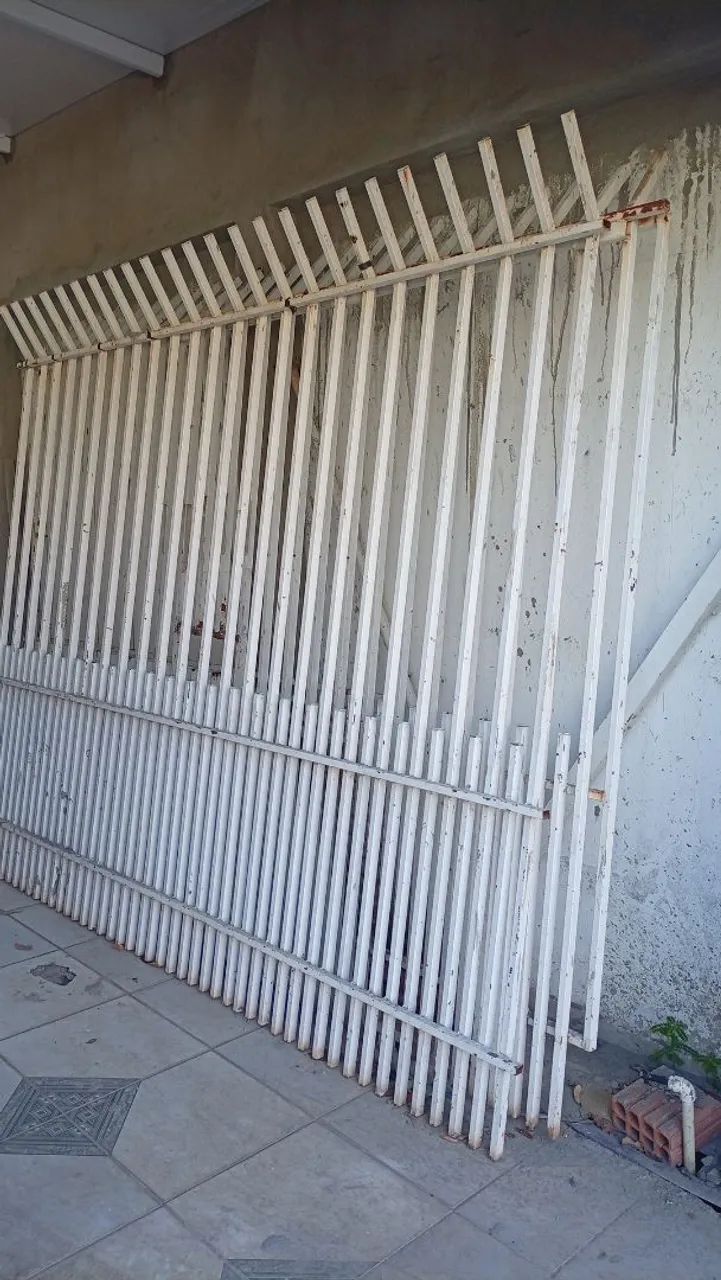 White steel gate and two grilles64301536480258120