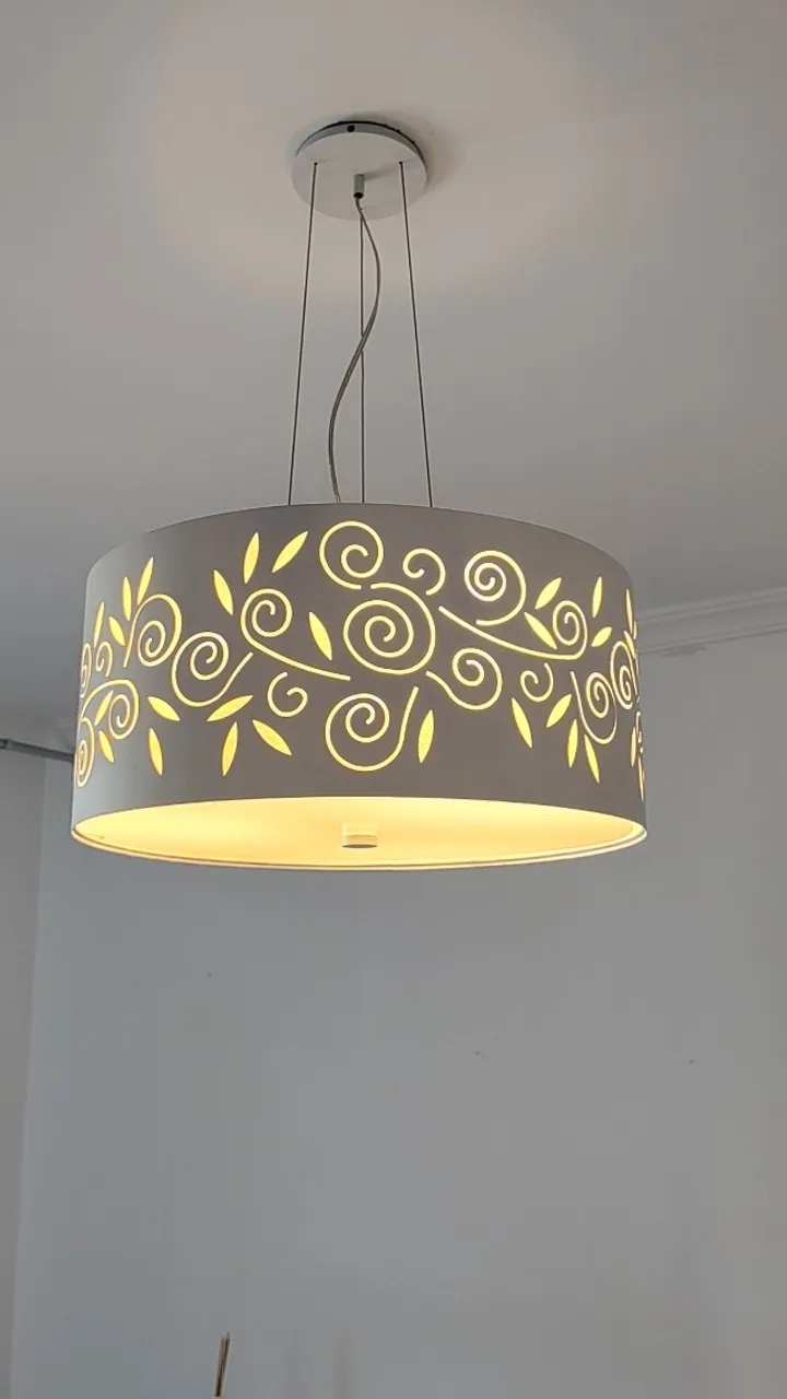 Luminária pendente delicada
