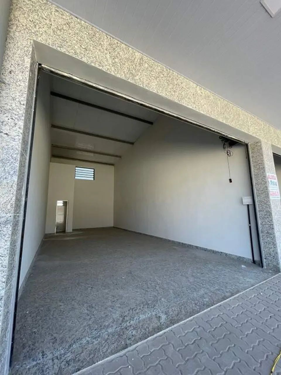 Loja para alugar em Esmeraldas por R$ 2.200,00!