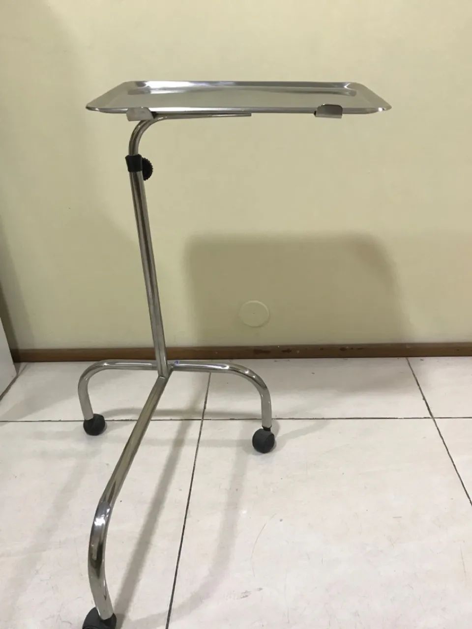 Mesa Auxiliar Hospitalar com Bandeja