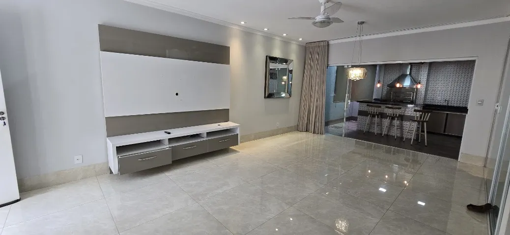Sobrado no Condomínio Mont Serrat | 3 Suítes + Escritório | Goiabeiras | 200m²