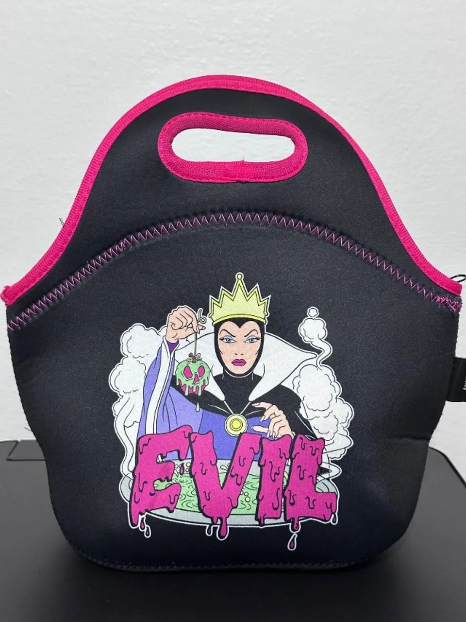 Bolsa Térmica Disney Rainha Má Preta e rosa
