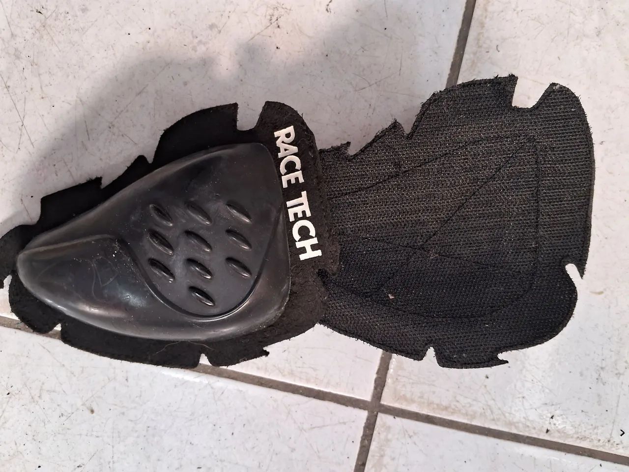 Joelheira,saboneteiras Race Tech - Equipamento de Proteção - Foto 4