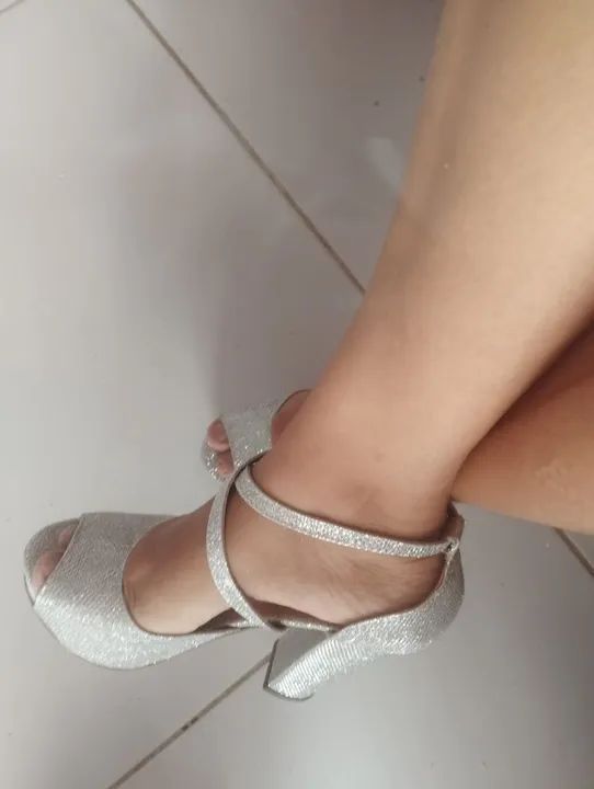 Sandália de Salto Alto Prateada - Foto 4