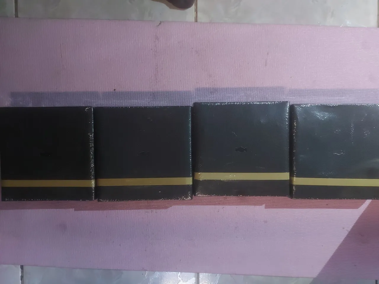 Jogo Americano Elegante com Faixa Dourada
