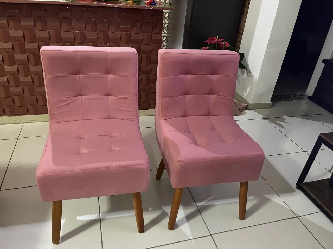 2 Cadeiras Rosa Estilo Moderno