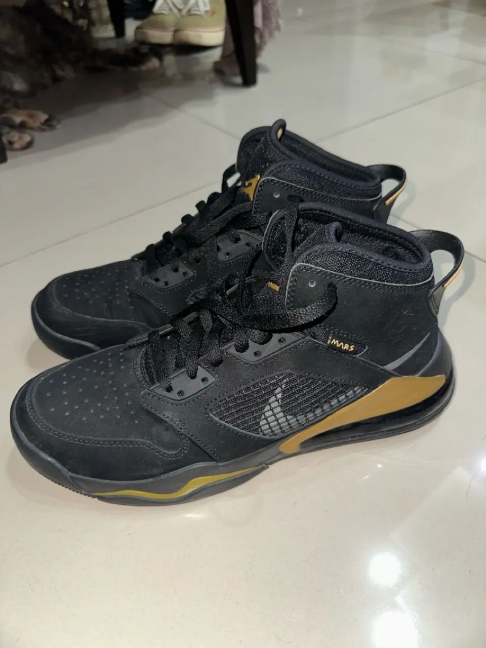 Air Jordan Mars 270 Preto e Dourado - Original