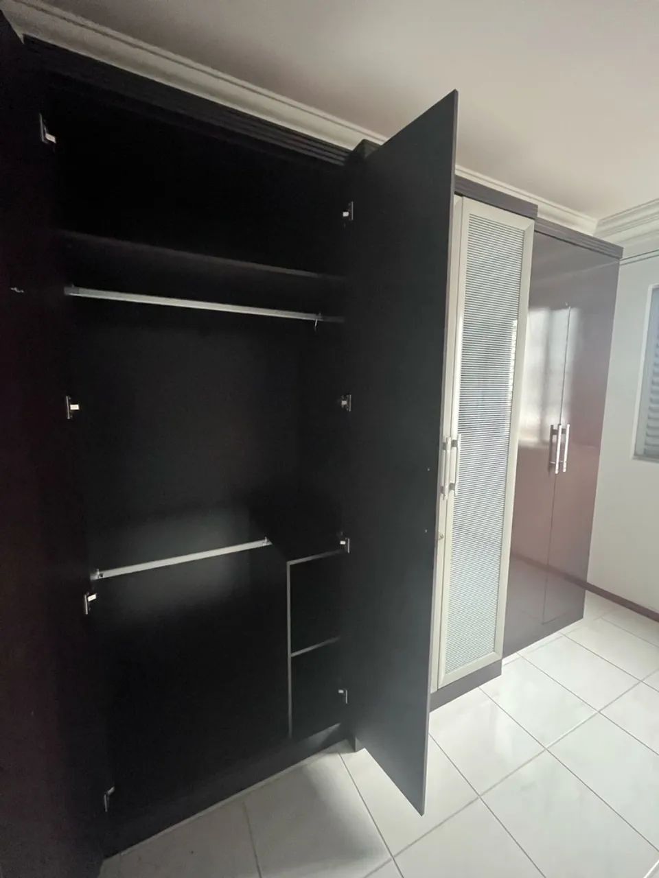 Roupeiro com 6 portas - Foto 2