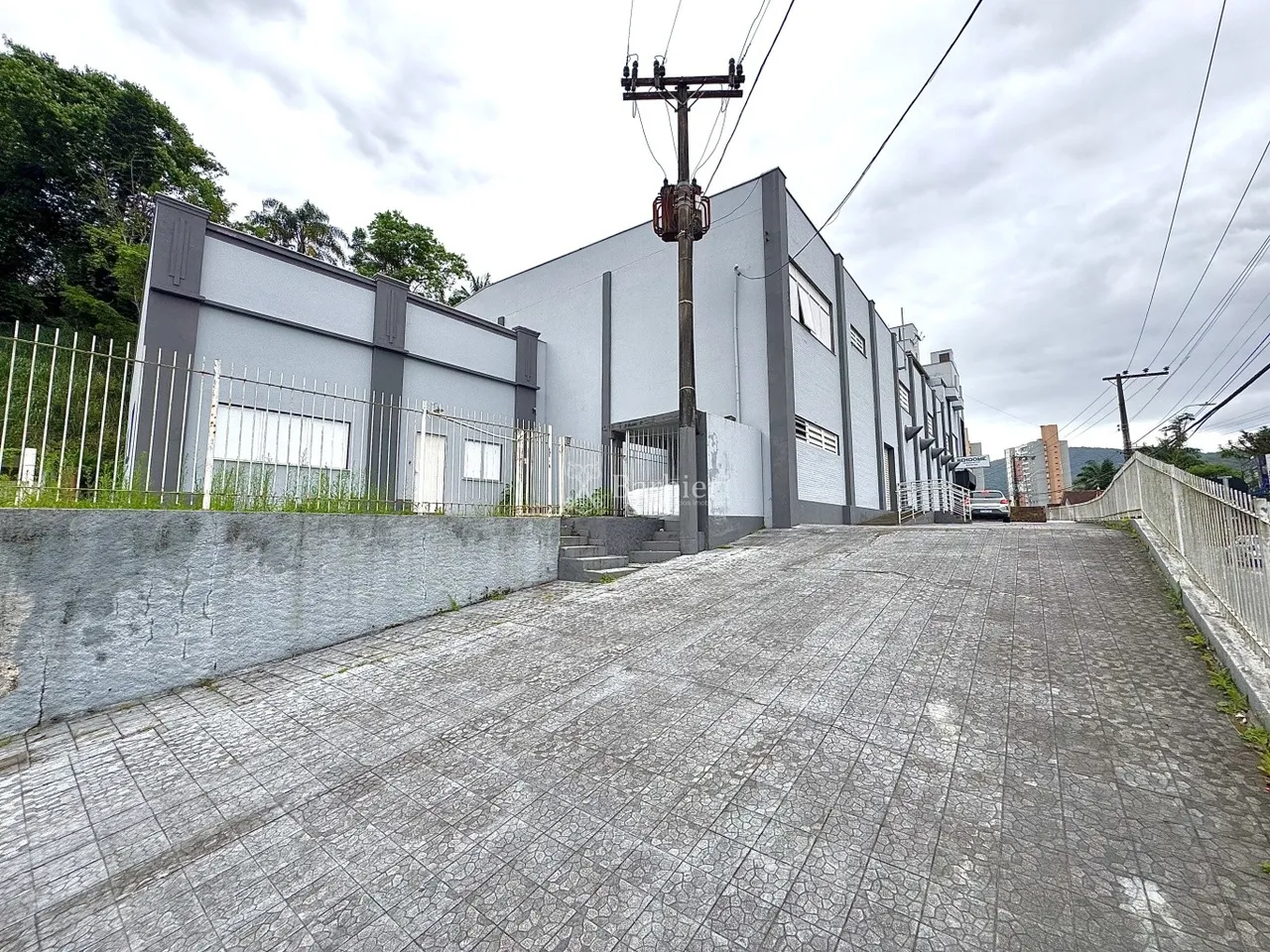 Galpão para alugar no bairro Garcia 1000m2 em Blumenau - SC