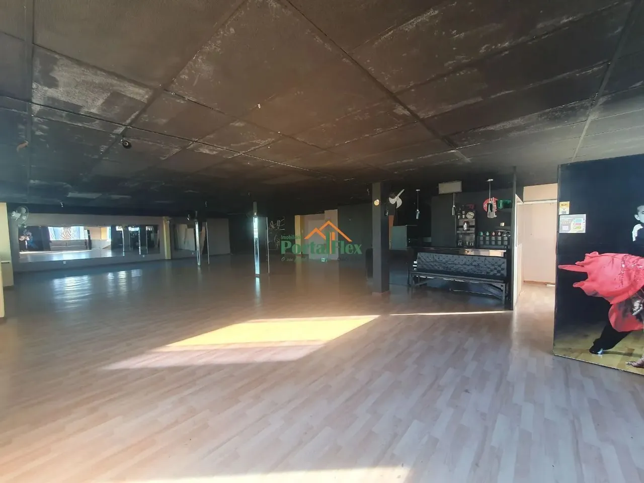 Sala á locação em Parque Residencial Laranjeiras - Serra/ES