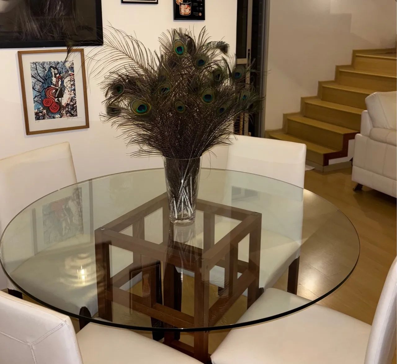 Mesa de Jantar Redonda com Tampo de Vidro e Base de Madeira