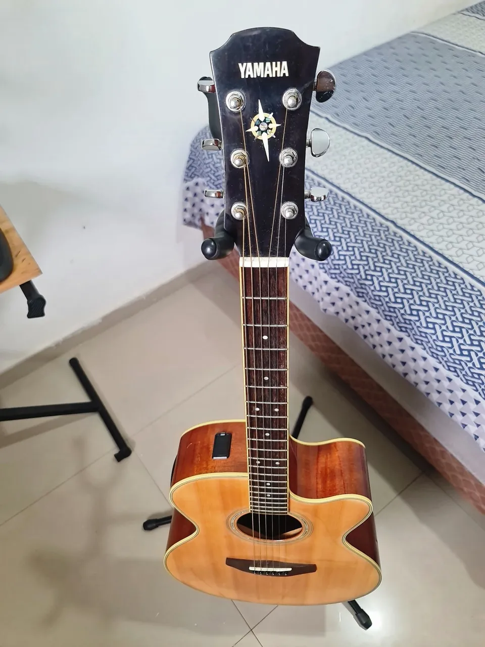 Violão Yamaha vendo ou troco por video game ou celular