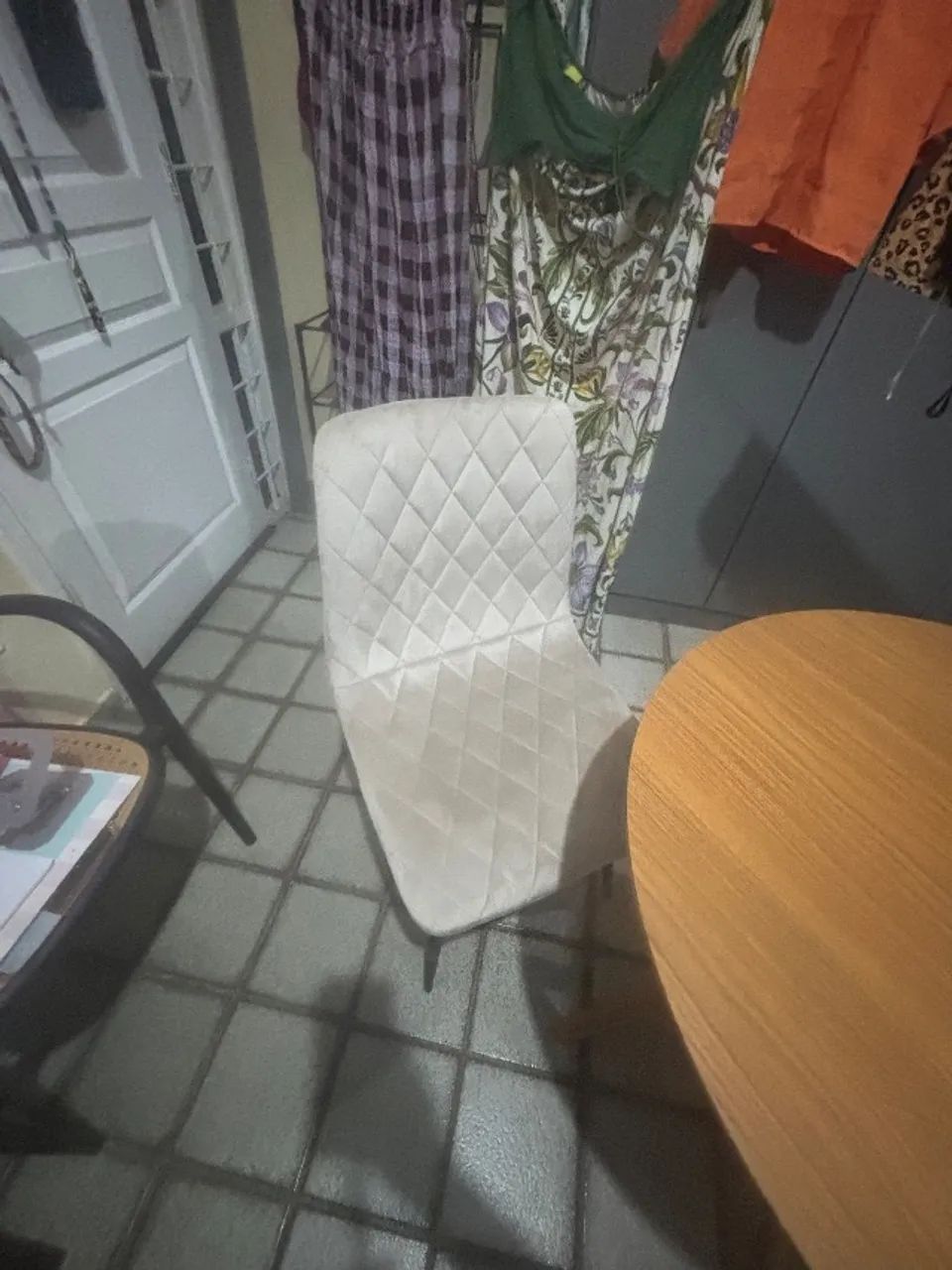 Mesa de jantar redonda com duas cadeiras  - Foto 5