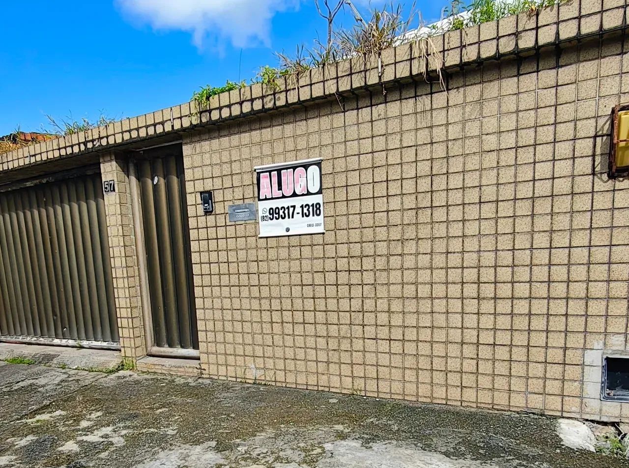 Alugo casa com 3 Quartos sendo 1 suite próximo a feirinha tabuleiro  - Maceió - AL