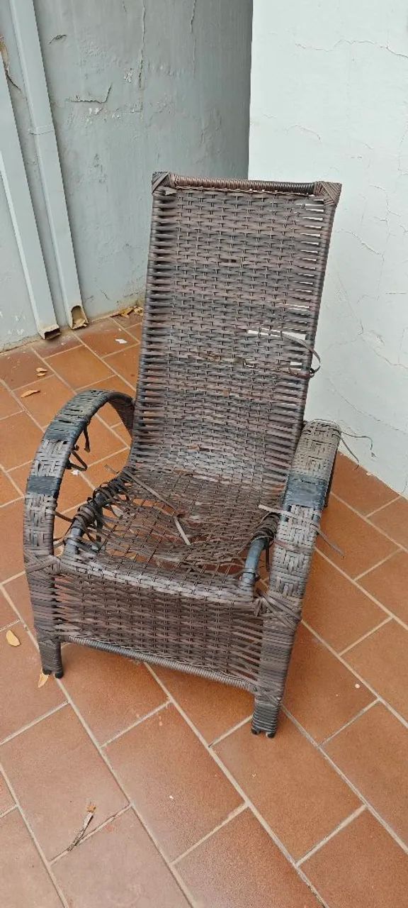 Cadeira para Jardim/área externa com defeitos e avarias