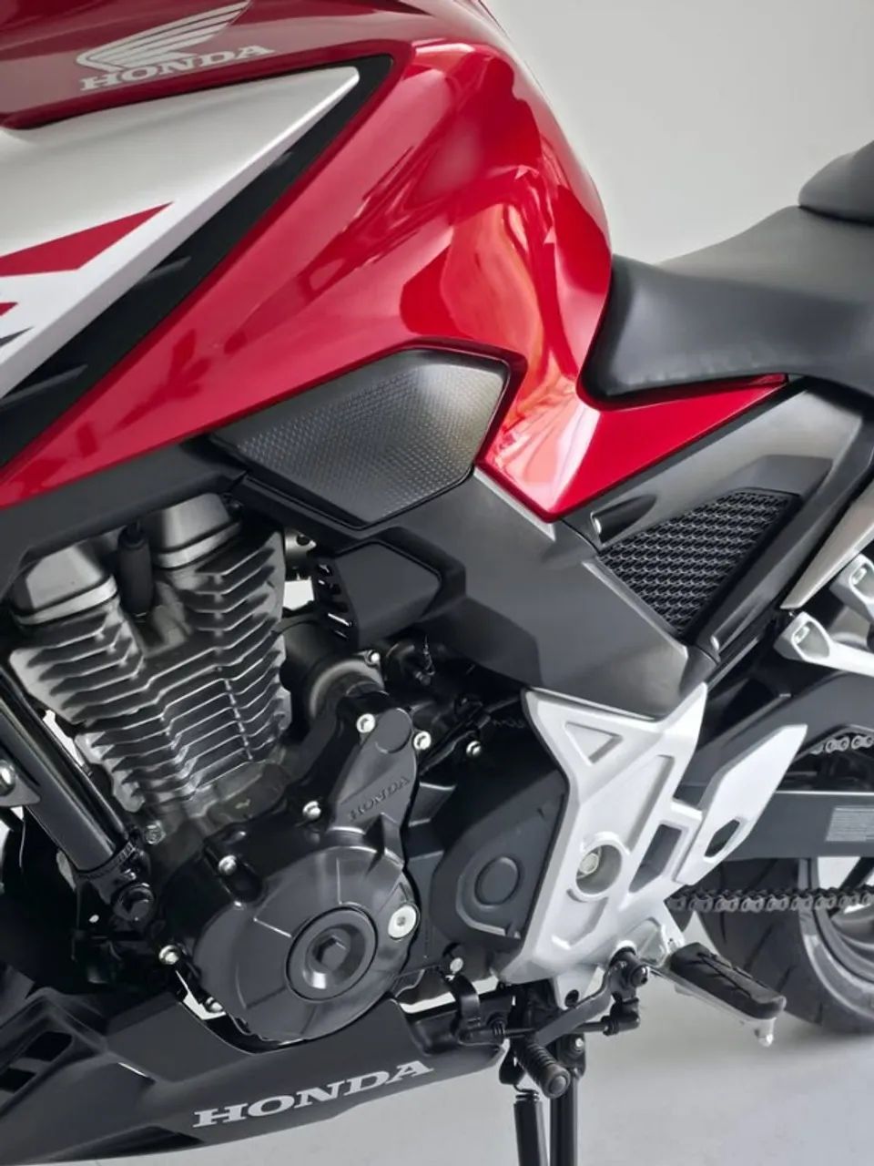 CB300F 2026 - Foto 5