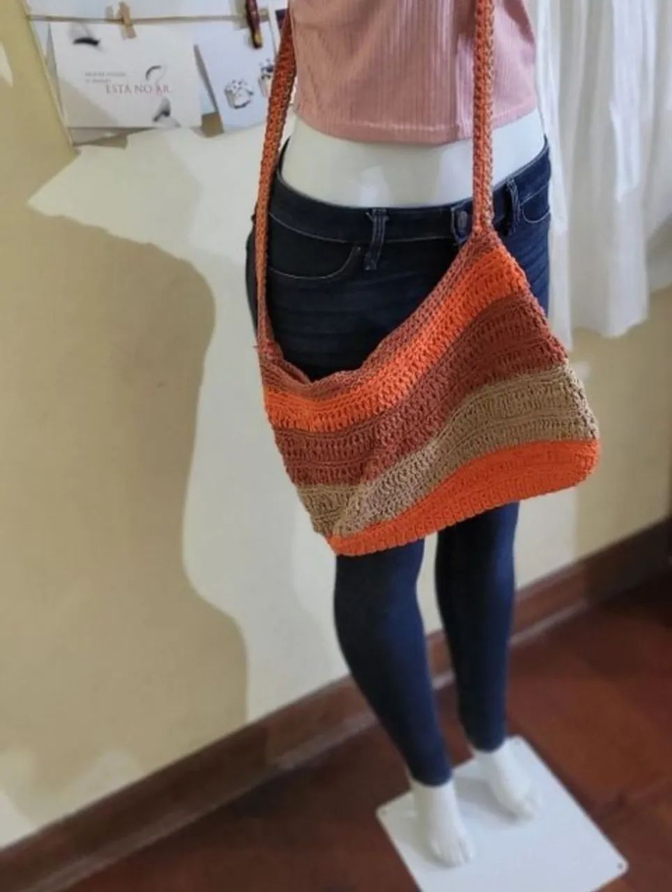 Bolsa crochê marrom e laranja alças - Foto 4