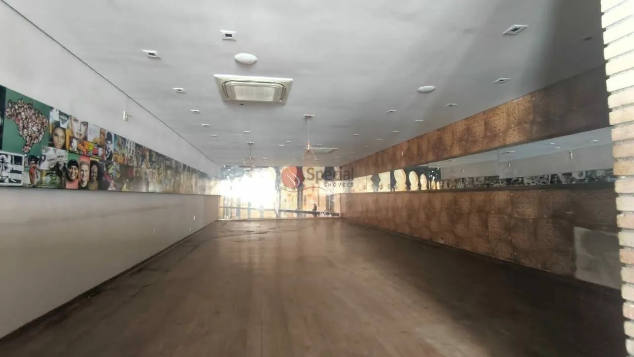 Prédio comercial de esquina no Tatuapé 230 metros.