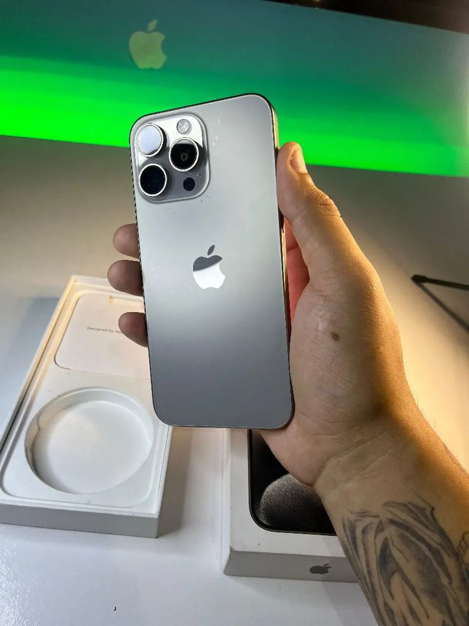 Apple iPhone 15 ProMAX 1TB シルバー 本体 IPHONE 15 PRO MAX 1TB TODO ORIGINAL - Celulares e Smartphones