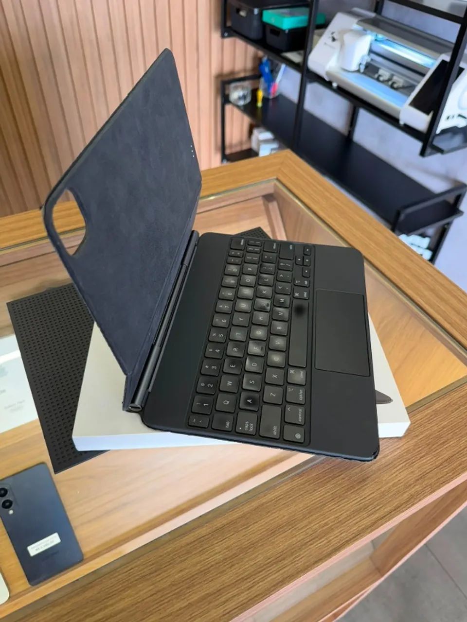 Magic Keyboard original 11" com caixa - Foto 2