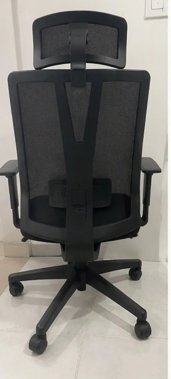 Poltrona presidente ergonômica com encosto de cabeça - Foto 2