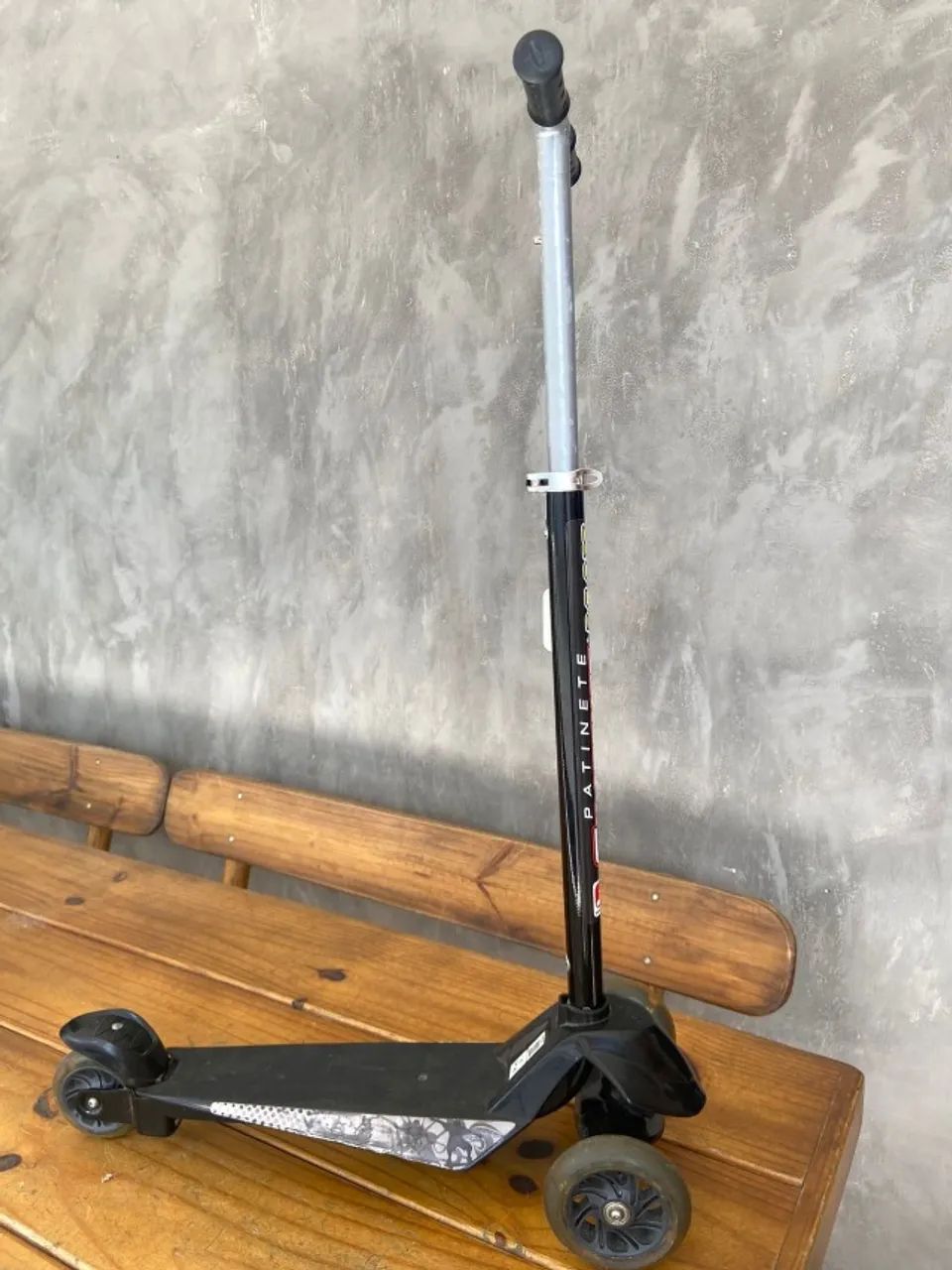 Skatenet Max Led Preto - Patinete com led nas rodas dianteiras