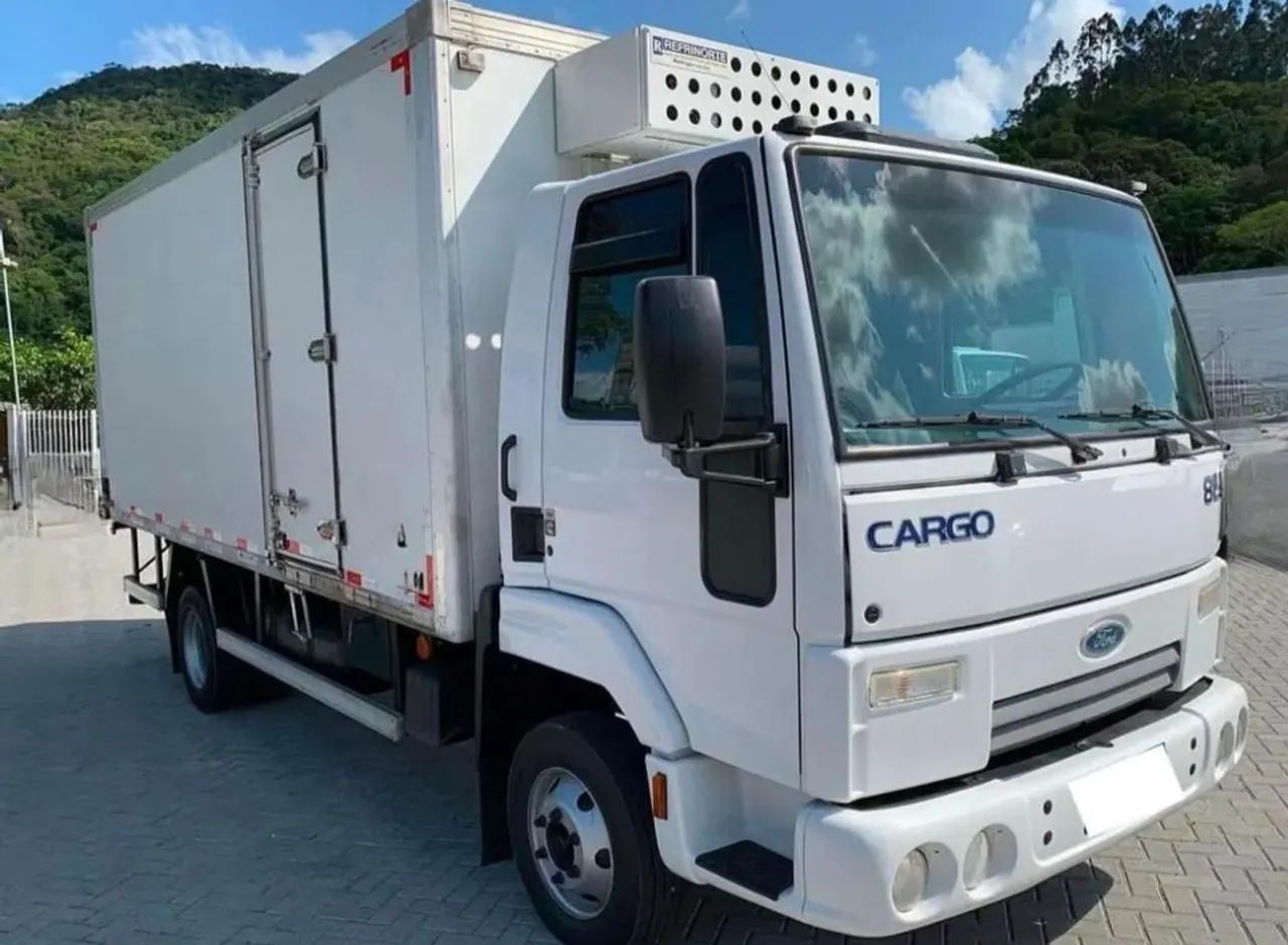Ford Cargo 815 Baú Refrigerado 2012