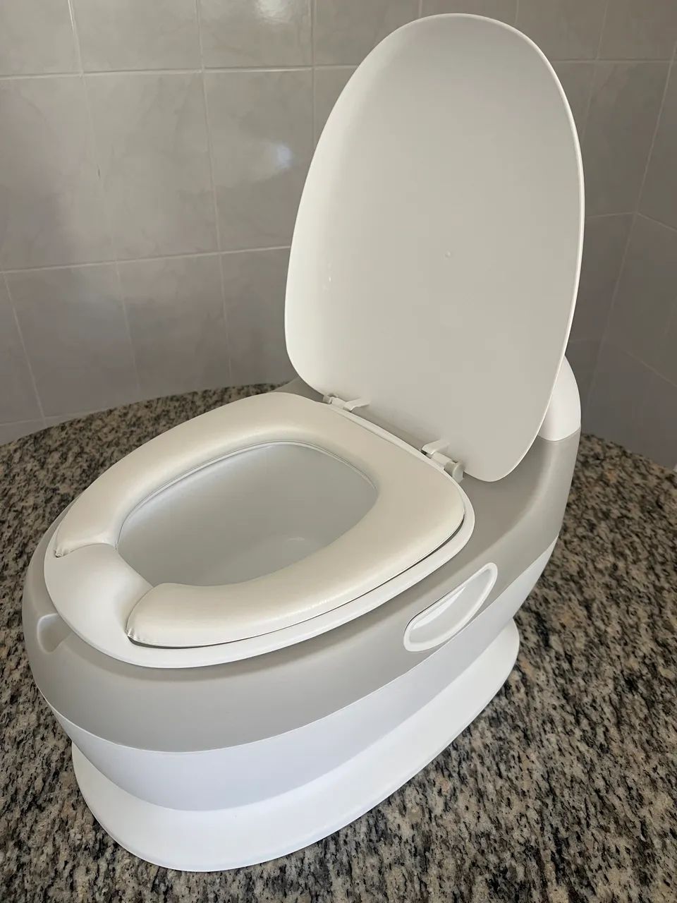 Vaso sanitário-Troninho Privadinha Infantil Assento Redutor Som Descarga Cor Cinza Liso - Foto 5