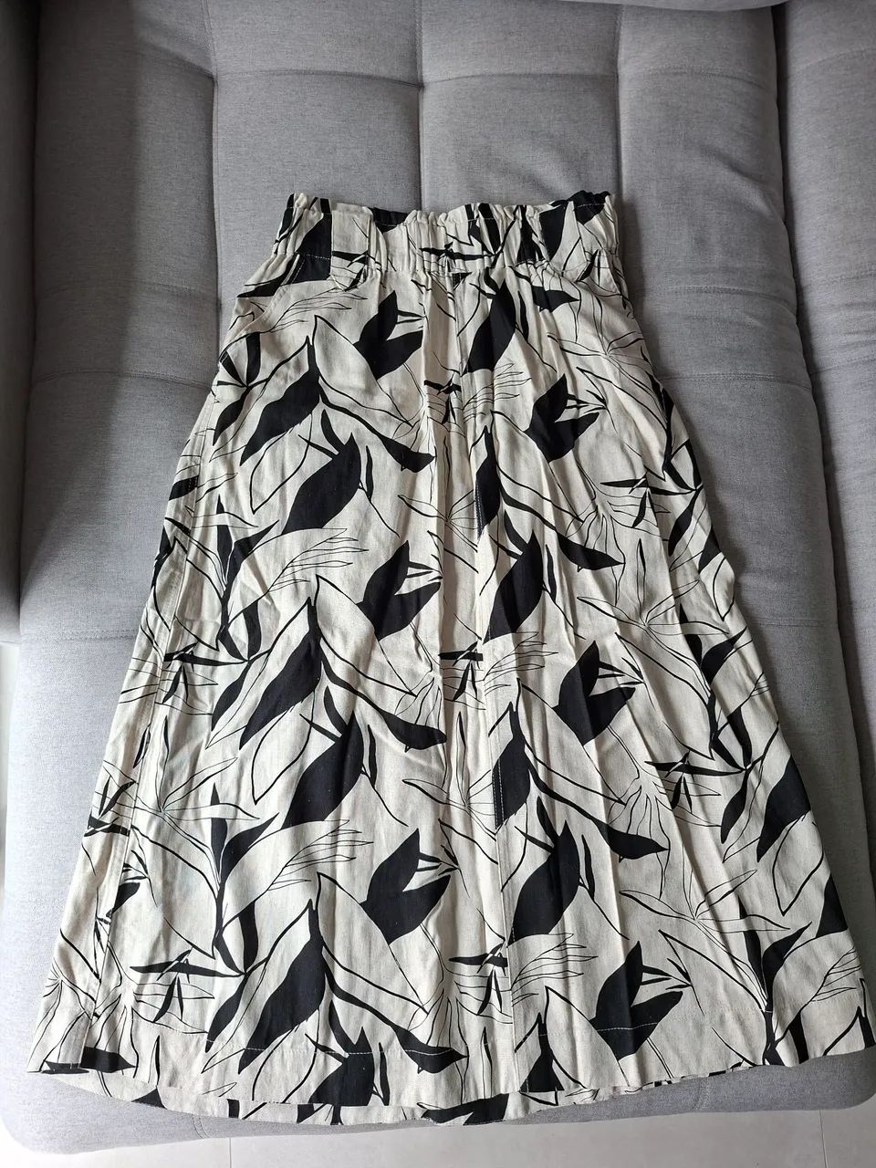Saia floral bege e preto - Foto 3