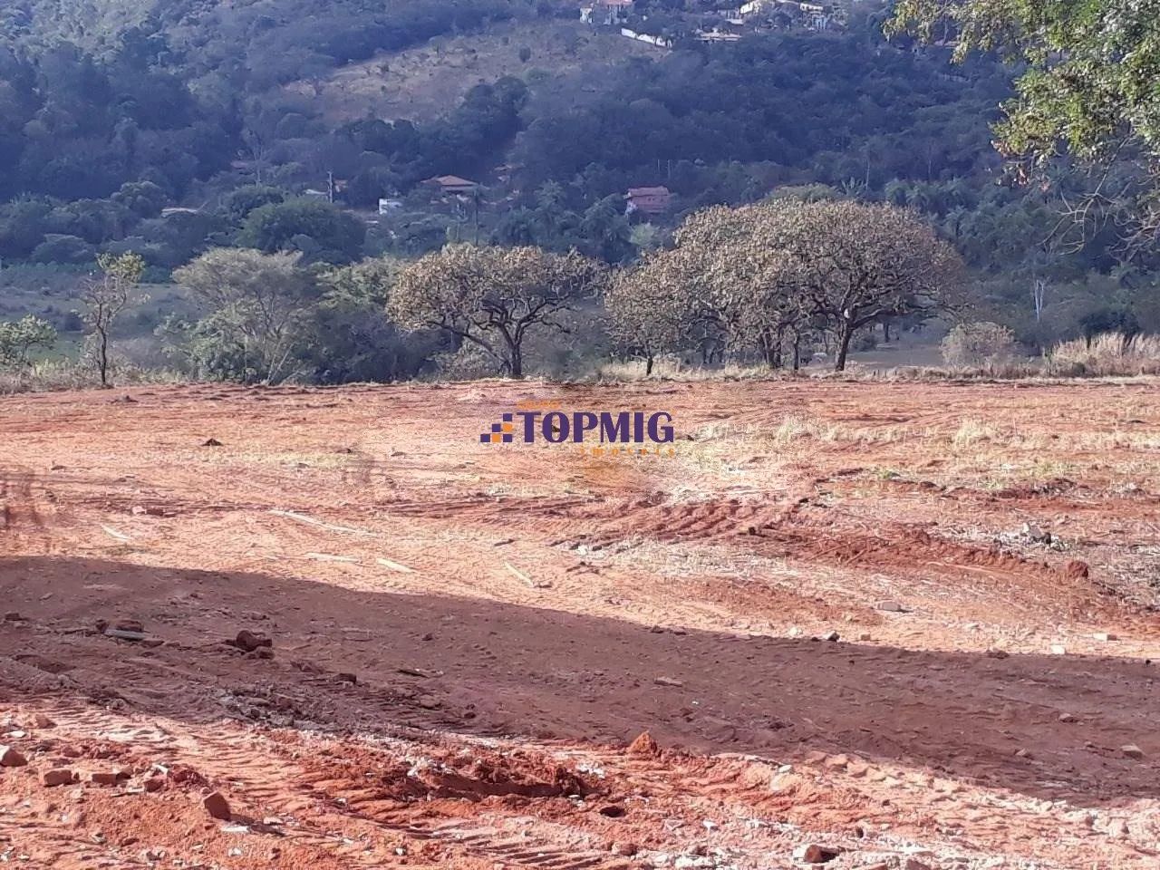 Área - Centro - Mateus Leme.