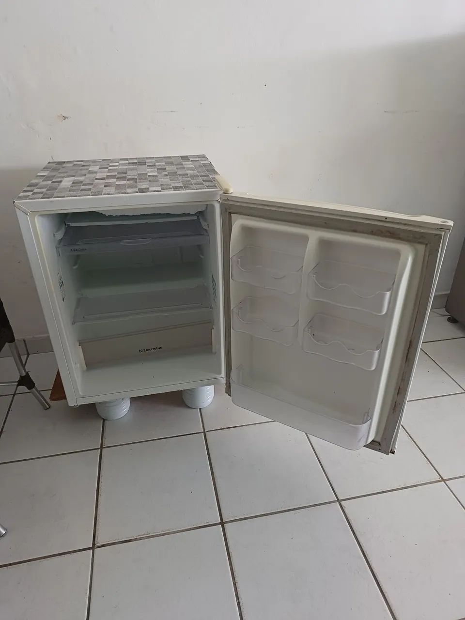 Frigobar eletrolux 80lts ótimas condições  - Foto 2