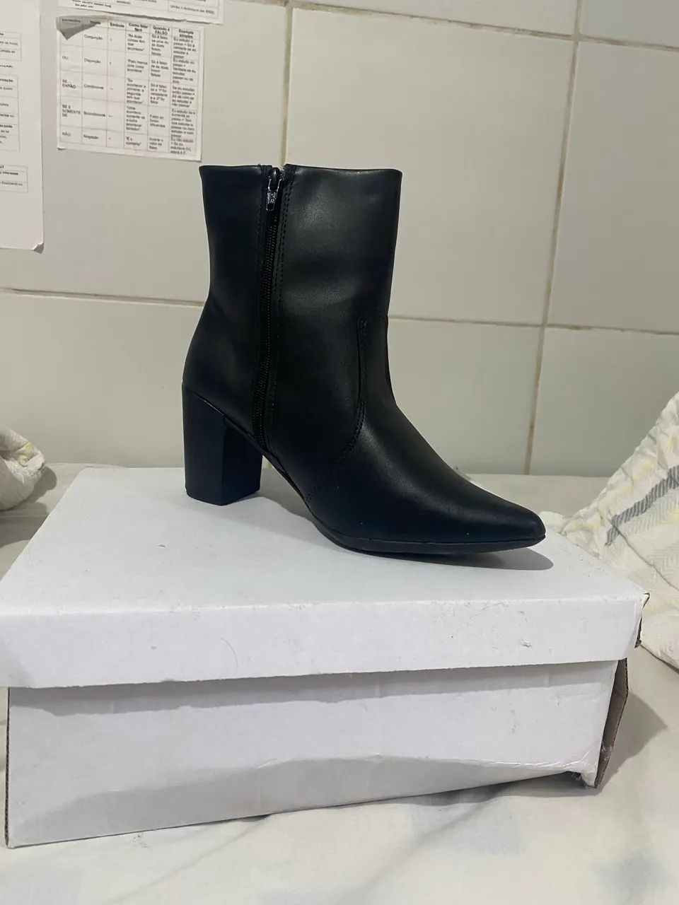 Bota cano curto preta 37