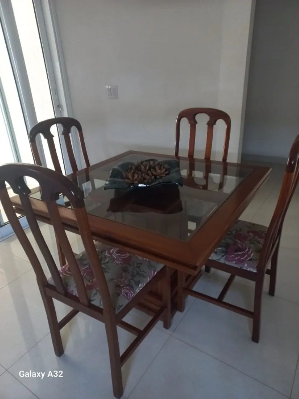 Mesa de jantar quadrada 