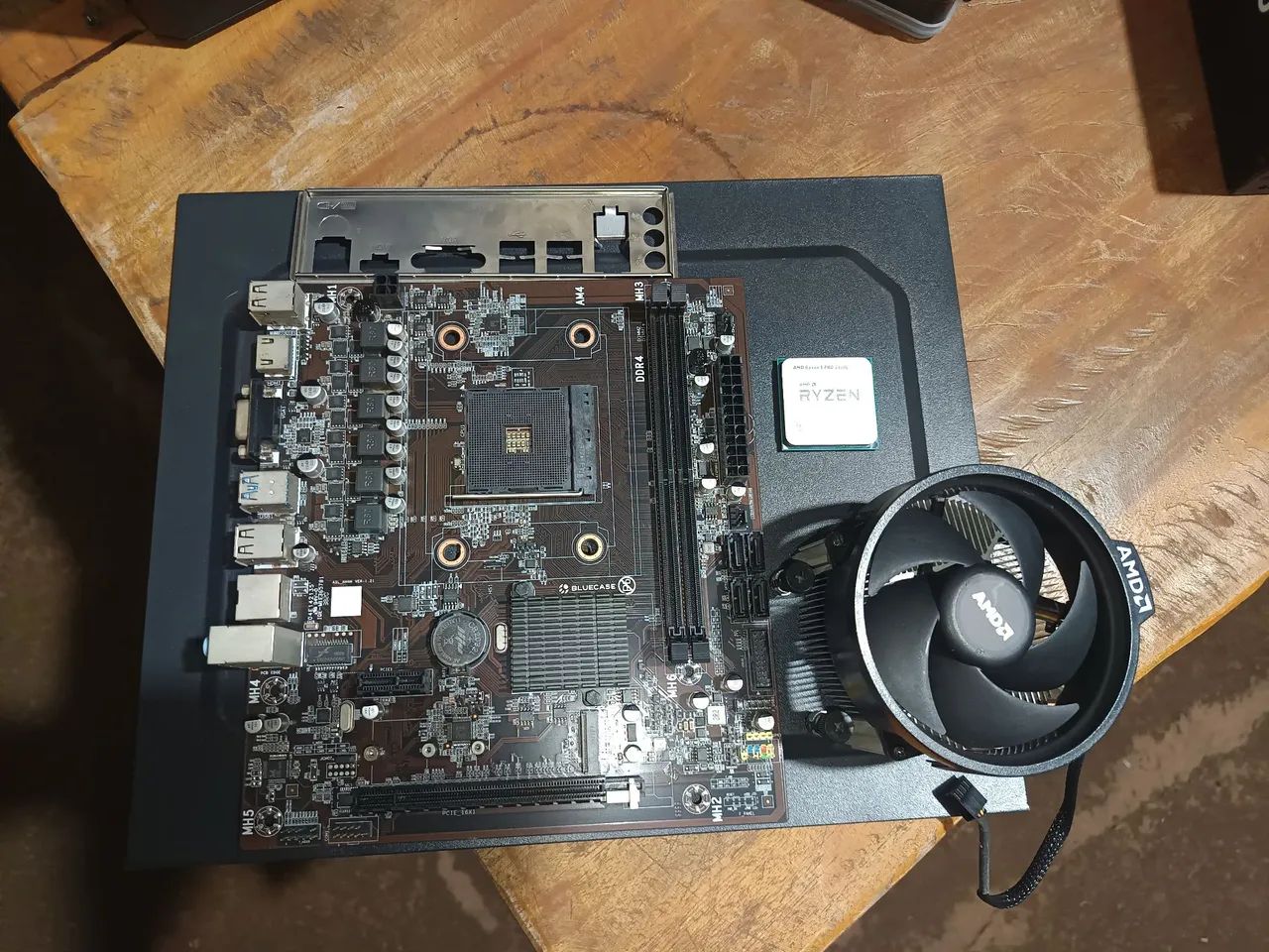 Ryzen 5 PRO 2400g + a320m bluecase 
