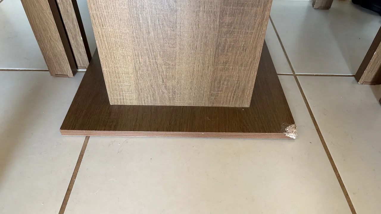 Mesa de jantar com tampa de vidro e 4 cadeiras   - Foto 2
