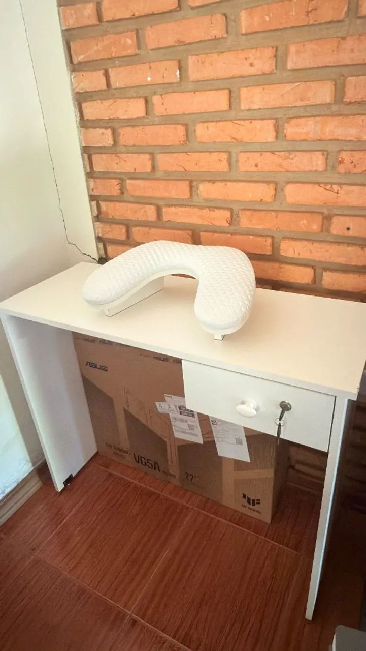 Mesa de manicure e apoio de mãos. - Foto 2